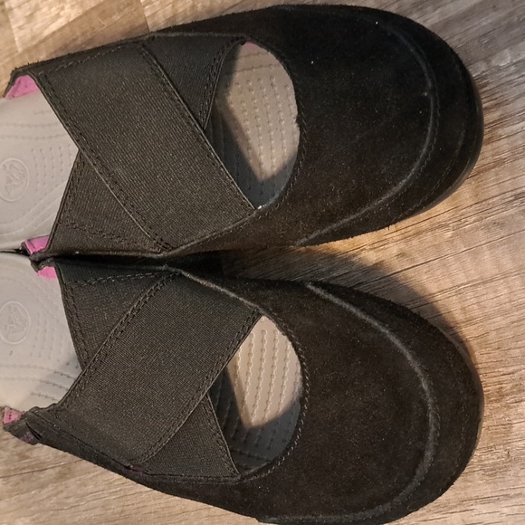 NWOT Suede Crocs - Picture 3 of 6